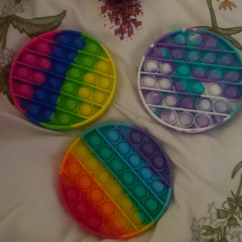 Three circle pop it’s. Great condition barely used.